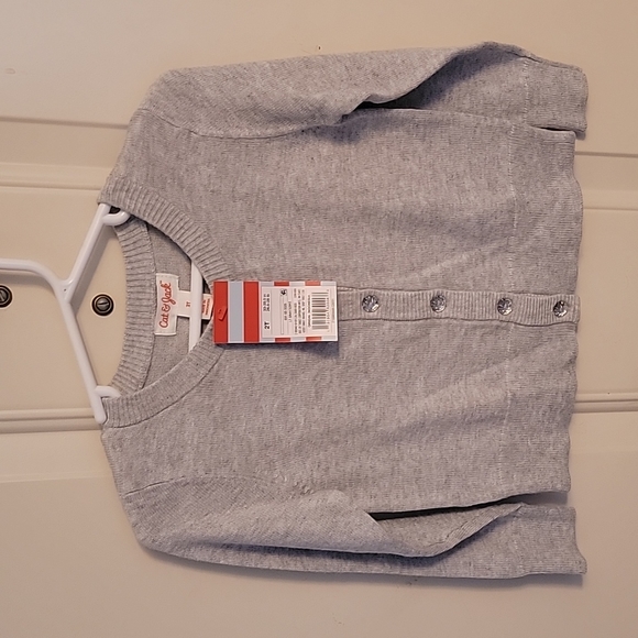 1 T shirt 1 long sleeve shirt and 1 sweater  bundle - Picture 7 of 12